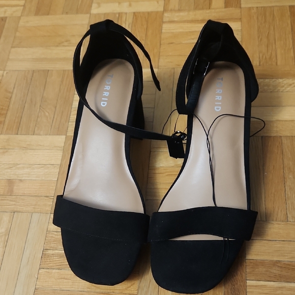 Elegant Black Women's Platform Heels - Picture 2 of 4
